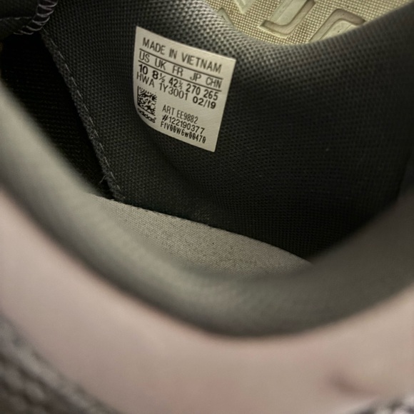 Adidas shoes - Picture 3 of 5